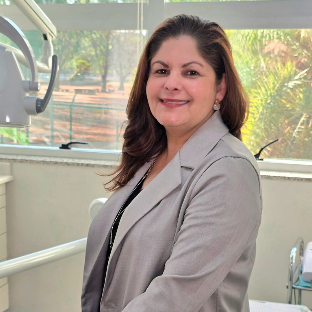 Dra. Marcyelle Amberget no consultório da Amberget Odontologia